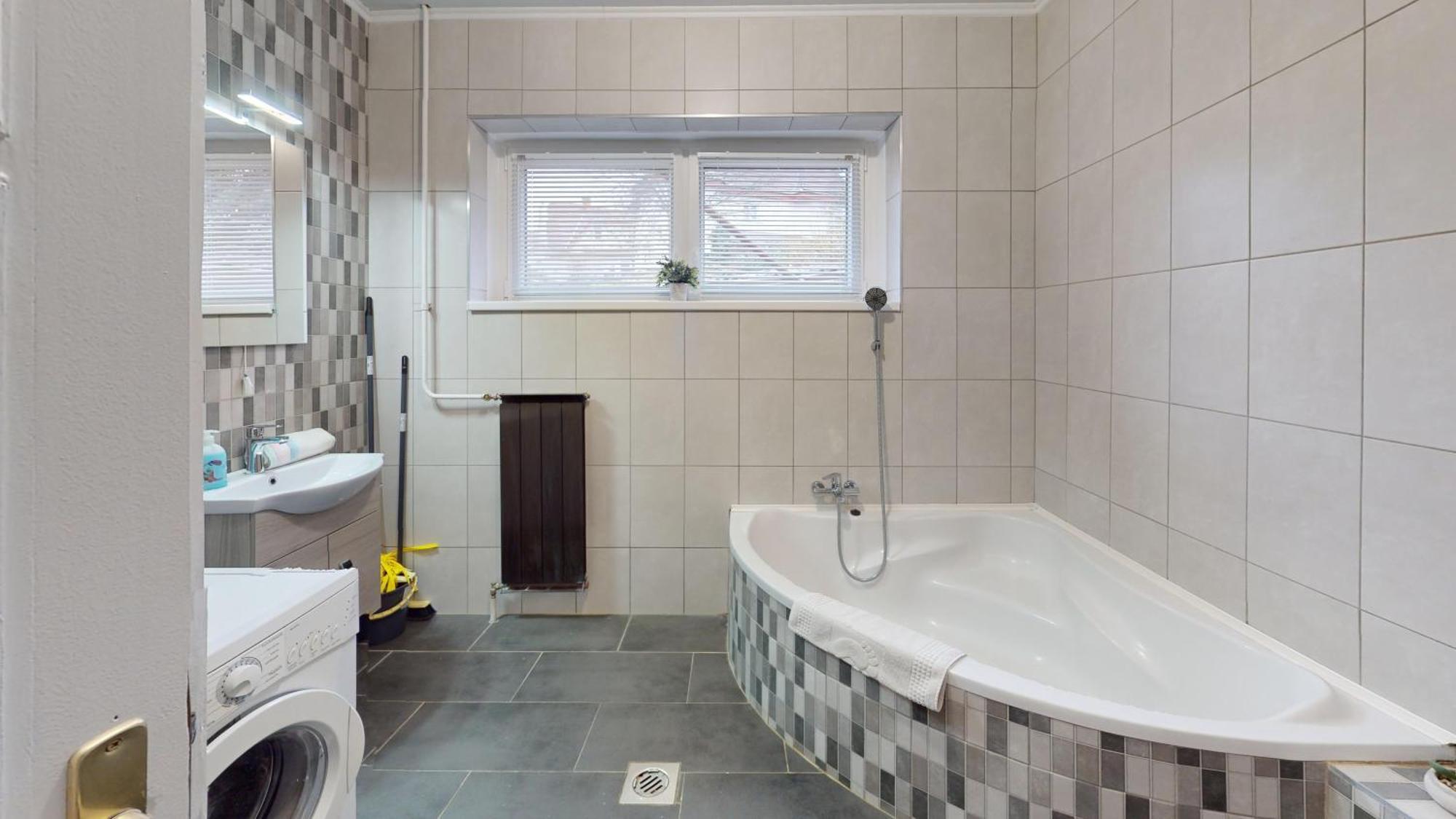 Herczeg Apartment Miskolc Ngoại thất bức ảnh